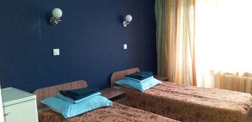 Фото номера Двухместный номер с 2 отдельными кроватями и душем Отель Tourist Hotel г. Усть-Каменогорск 4