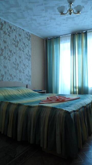 Фото номера Двухместный номер Делюкс с 1 кроватью и балконом Отель Tourist Hotel г. Усть-Каменогорск 5