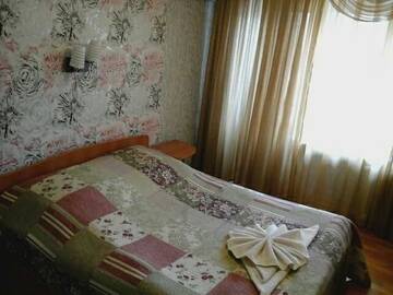 Фото номера Двухместный номер Делюкс с 1 кроватью и балконом Отель Tourist Hotel г. Усть-Каменогорск 3