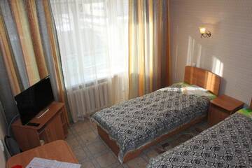 Фото номера Двухместный номер с 2 отдельными кроватями и душем Отель Tourist Hotel г. Усть-Каменогорск 2