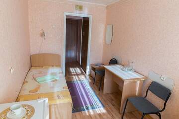Фото номера Одноместный номер с душем Отель Tourist Hotel г. Усть-Каменогорск 4