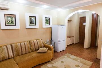 Фото номера Стандартные апартаменты Отель Tourist Hotel г. Усть-Каменогорск 4