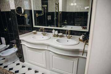 Фото номера Просторный двухместный номер с 2 отдельными кроватями Отель Royal B г. Усть-Каменогорск 5
