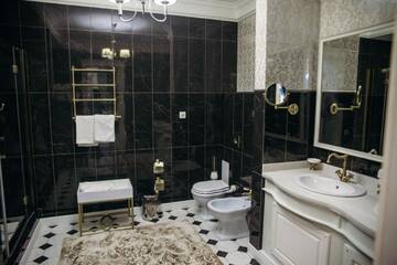 Фото номера Просторный двухместный номер с 2 отдельными кроватями Отель Royal B г. Усть-Каменогорск 6