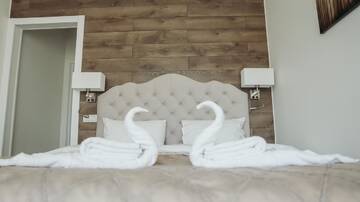 Фото номера Номер-студио с кроватью размера &quot;king-size&quot; и диван-кроватью Отель 7 Boutique Hotel г. Усть-Каменогорск 10