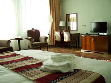 Фото номера Двухместный номер «Комфорт» с 1 кроватью Отель Ainaline Hotel г. Усть-Каменогорск 2